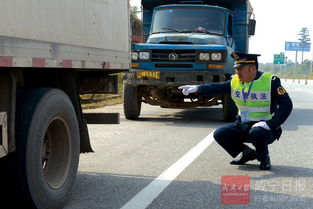 勒緊安全 緊箍咒 咸寧市道路貨運(yùn)車輛安全專項(xiàng)整治行動掠影